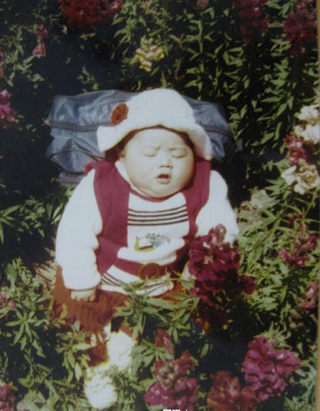 Illustration for article titled China's Embarrassing Childhood Photos